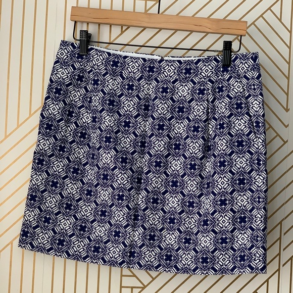 J. Crew printed basket weave mini skirt blue & white
Size 8 - Picture 5 of 11